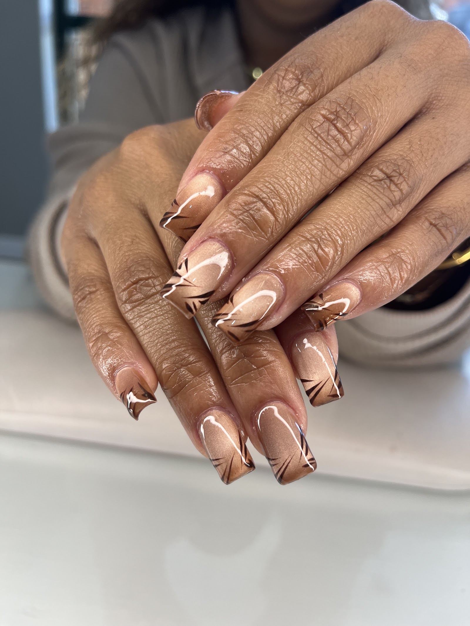 GB Nails salon logo